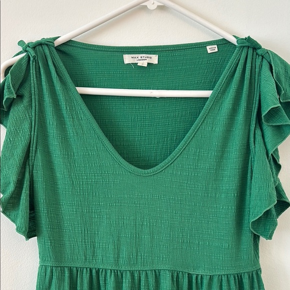 Green Ruffled Sleeve Dress - Picture 2 of 3